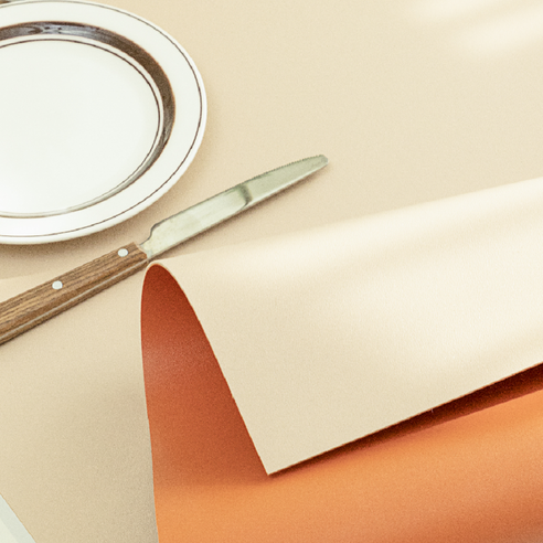 스타일과 실용성을 겸비한 망고보드 가죽 식탁보