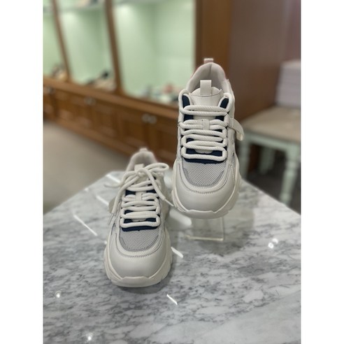 편안함과 스타일을 모두 잡은 데일리 어글리 슈즈, 고세 OZP4S088