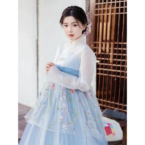 과거와 현재의 완벽한 조화: 한복 원피스