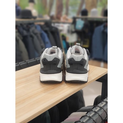 발걸음을 자유롭게, 일상을 특별하게 만들어주는 트렉스타 듀크보아 트레킹화