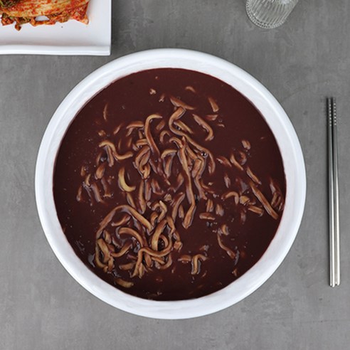 백색의 미학으로 식탁을 빛내다