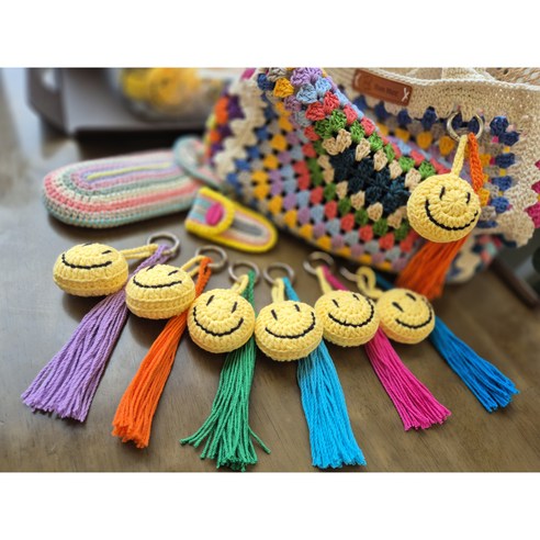 히봉하우스 스마일 키링: 작은 미소로 일상을 밝히다 뜨개키링