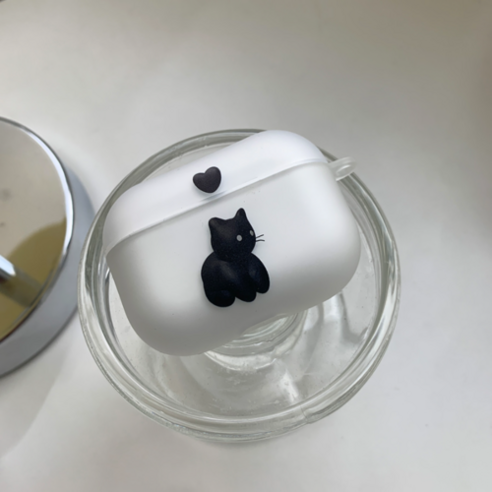 하트 캣 에어팟 케이스: 귀여움과 보호력의 완벽한 조화