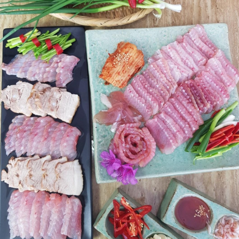 전라도 홍어 흑산도홍어 국내산홍어 목포홍어 국산홍어 참홍어 흑산홍어 삼합 500g 1kg 1.5kg 싱싱한홍어 삭힌홍어 숙성홍어(1kg이상주문시 홍어애또는묵)홍어코 회초장 증정), 중숙성, 흑산도500g(중숙성), 1개