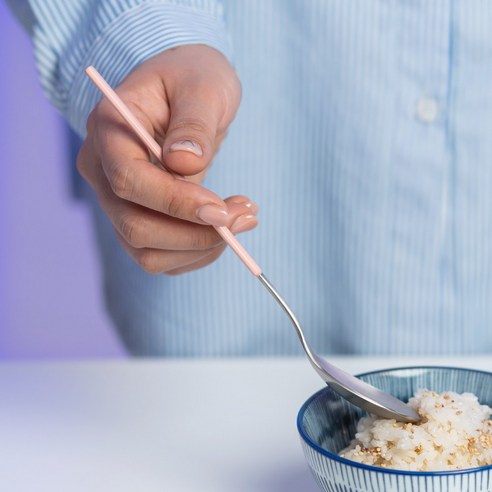 스크래치 걱정 없이 오래도록 아름다움을 유지하는, 품격 있는 식탁의 완성
