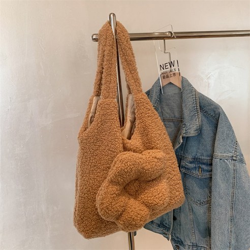 양고기 가방 2021 새로운 가방 여성 가방 가을 겨울 패션 인터넷 유명인 어깨 가방 대용량 겨드랑이 토트 백