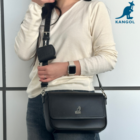 캉골(KANGOL) 스퀘어 블랙 크로스백 가죽 플랩 가방