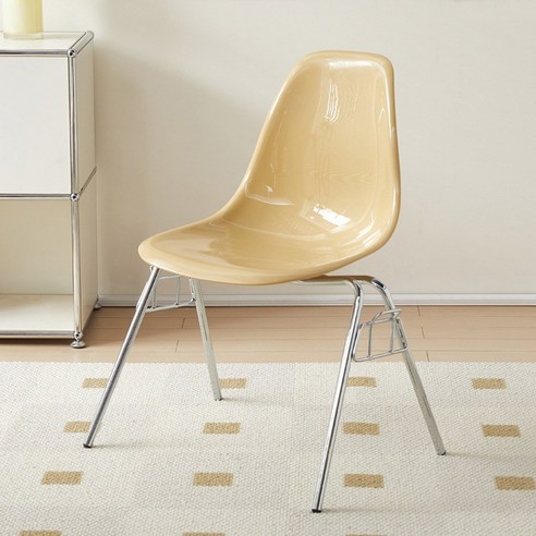 공간에 감성을 더하다: 뉴라이프 PP체어, 버터베이지의 부드러운 매력 임스체어