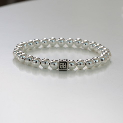 은의 품질과 만자 심볼의 영성이 조화된 만자 은볼 염주 팔찌