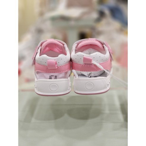 아장아장 첫 걸음, 사랑스러운 발걸음을 위한 아가방 지토샌들운동화