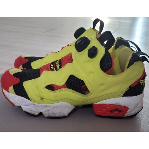 발 묶인 답답함, 스타일까지 포기할 순 없잖아? 리복 퓨리로 자유를 되찾다! 리복퓨리