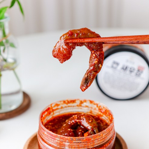 신선하고 편리한 1+1 한끼루 깐새우장으로 해산물 요리에서 맛과 편리함을 모두 만끽하세요.