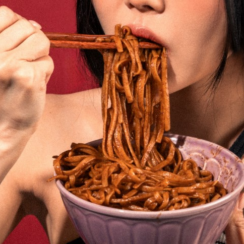 죄책감 없이 즐기는 짜릿한 맛, 저칼로리 저당 제로콘누들 다이어트 사천 짜장 라면