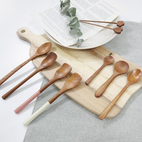 자연의 숨결을 담은 옻칠 나무 수저세트로 식탁에 품격을 더하세요
