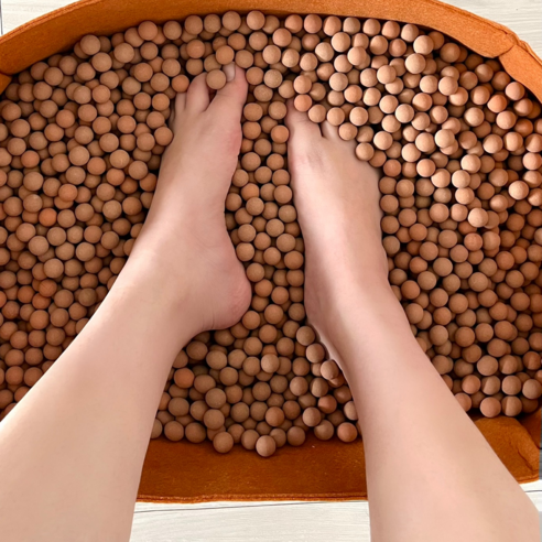황토의 기운으로 발의 피로를 풀고, 맨발 걷기의 상쾌함을 집에서!