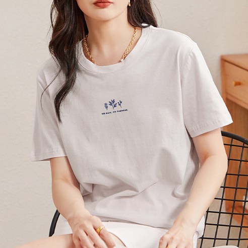 여름철 스타일 업그레이드를 위한 편안하고 세련된 여성 심플 라운드 반팔티