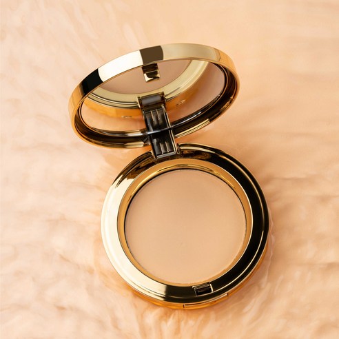 오리엔탈 골드 성분으로 피부에 건강한 광채를 선사하는 프리미엄 보습팩트 파우더