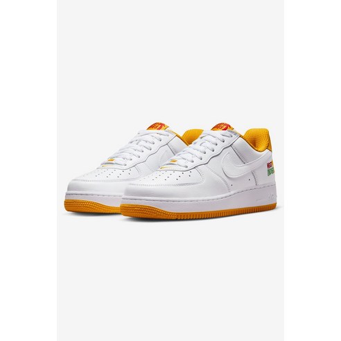 국내 정품 매장판 나이키 NIKE 에어 포스 1 로우 레트로 QS - 화이트/화이트-유니버시티 골드