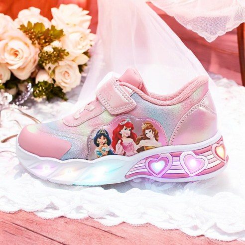 아이들의 꿈을 밝히는 마법 같은 신발