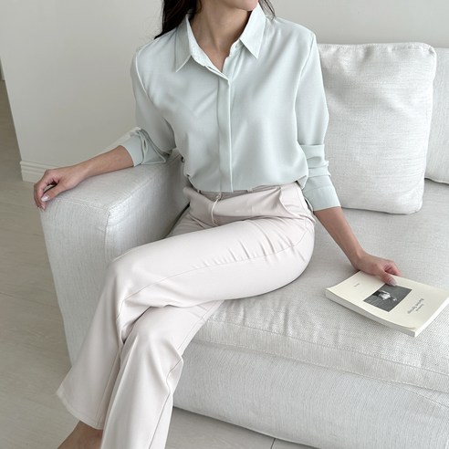 스팀 한 번으로 하루 종일 매끈함을 유지하는 세련되고 실용적인 플루터 구김적지 않는 셔츠