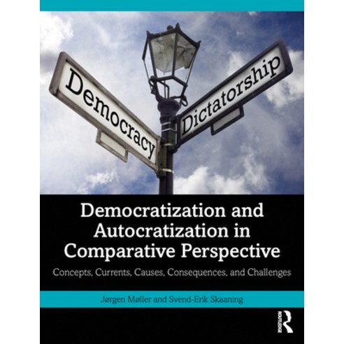 (영문도서) Democratization And Autocratization In Comparative Perspective ...