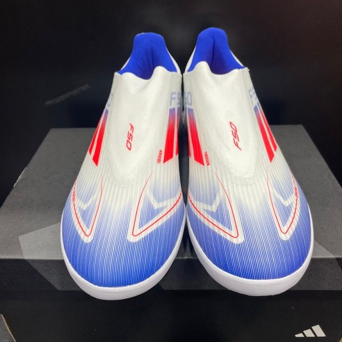 최상의 퍼포먼스를 위한 아디다스 풋살화