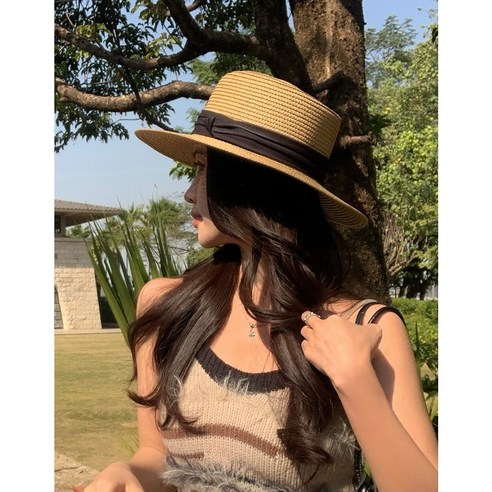 여름 햇살 아래 빛나는 당신의 스타일, 리치모리 라탄 보터햇으로 완성하세요.