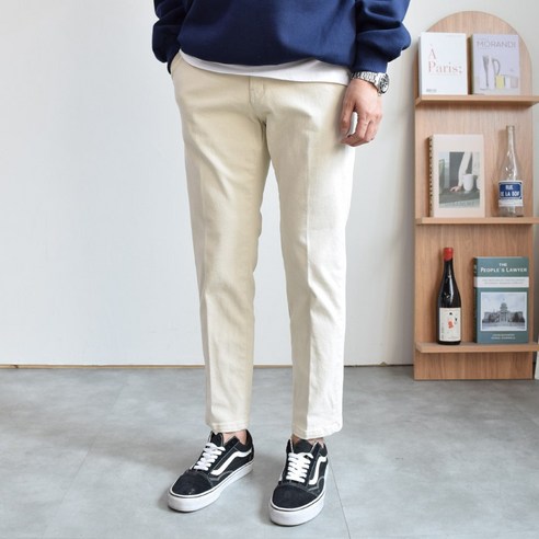 겨울철의 편안함과 세련함을 위한 필수품: 뉴에스지 코드 양기모 테이퍼드 반밴딩 팬츠