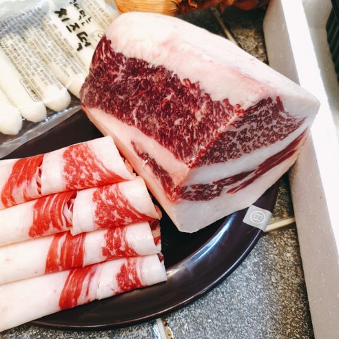 깊고 풍부한 맛의 국내산 한우 1+등급 차돌박이