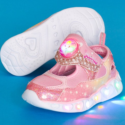 반짝이는 꿈을 신다: 캐치티니핑 발광 운동화, 메리제인 LED로 펼쳐지는 마법 같은 순간들 티니핑운동화