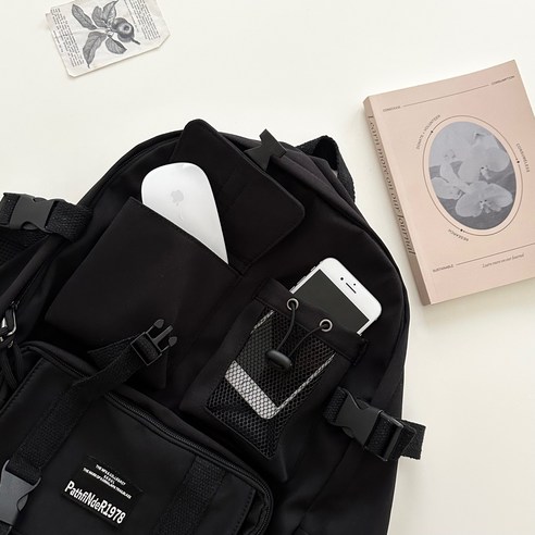 MFK 백팩: 세련되고 기능적인 여행용 필수품