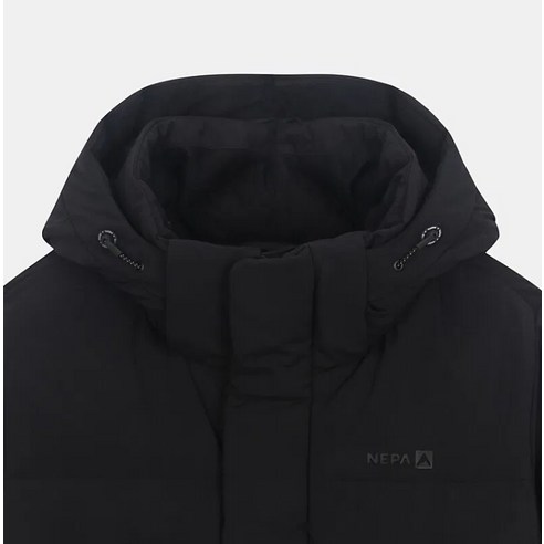 따뜻함과 스타일을 모두 잡는 네파 구스 다운 숏패딩