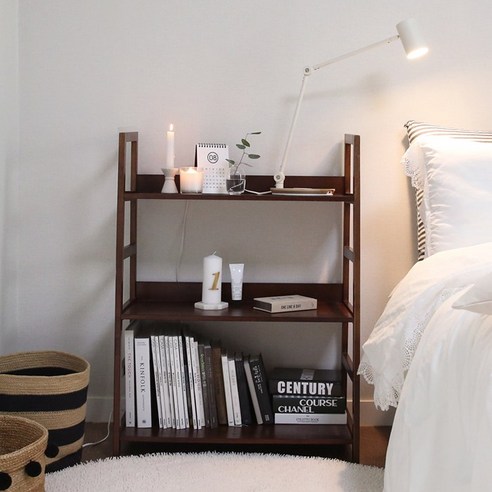 견고하고 실용적인 원목 수납 선반