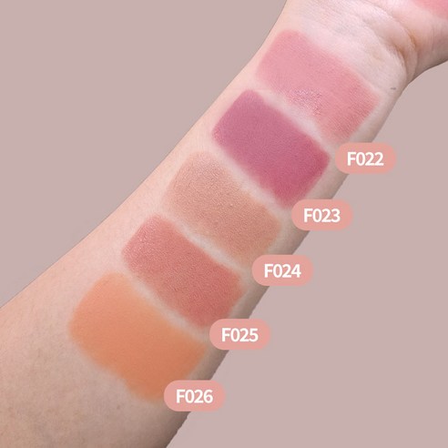 아미옥 스트롱 픽스 립스틱으로 자신의 아름다움을 강조하세요.