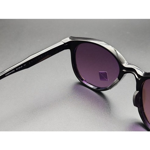 스타일과 눈 건강을 동시에, 오클리 스핀드리프트 선글라스