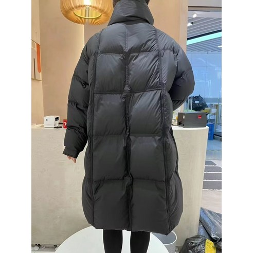 롱패딩 가볍고 편안한 트렌드 화이트 덕다운 보온 방한은 완벽한 겨울 아우터입니다.
