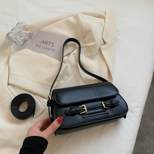 YAPOGI 여성 가방 YAPOGI 새로운 일본과 한국 스타일의 작은 사각형 가방 고급 모든 경기 캐주얼 Crossbody 가방 겨드랑이 가방 유행 어깨 가방 YAPOGI