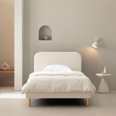 안락함의 최고봉: 퍼니코 메이 모던 침대 프레임과 포켓 유로탑 매트리스