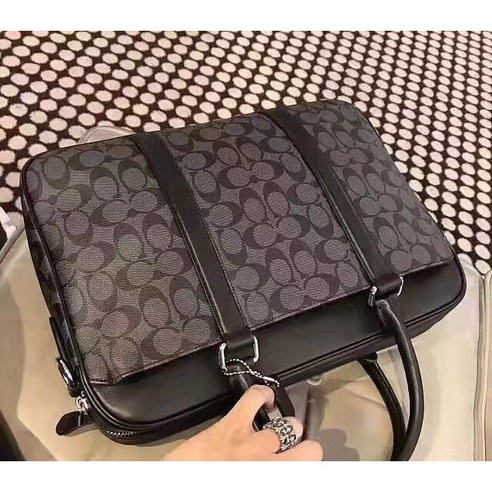 시간을 초월하는 세련됨, 코치 페리 슬림 브리프케이스 F54803