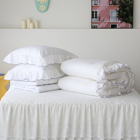 베이직톤 웨딩데이 모달코튼 신혼 혼수이불 풀세트는 신혼집에 어울리는 화이트계열의 색상과 단색(무지) 디자인으로 깔끔하고 심플한 느낌을 주며, 라지킹 사이즈로 커플이 함께 사용하기 편리한 아이템입니다.