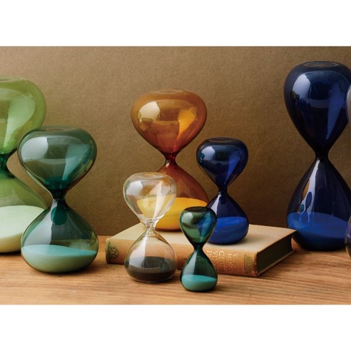 하이타이드 유리 모래시계 오브제 3분은 실용적이고 멋진 일본 브랜드의 사무 용품으로, 직관적으로 시간의 흐름을 느낄 수 있고 군더더기 없는 심플한 디자인으로 책상 위에서도 멋지게 어울립니다.