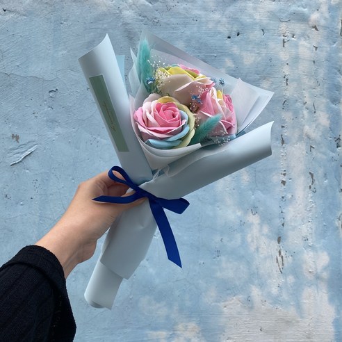 더 라넌큘러스 플라워 + 파스텔 무지개 꽃다발, 블루