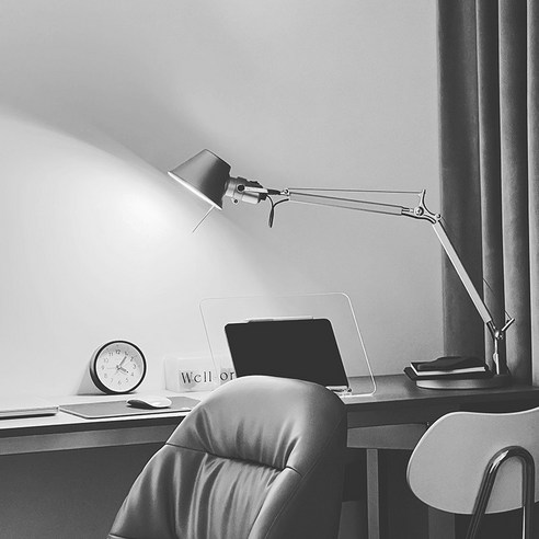 빛으로 빚어낸 공간의 예술, 아르떼미데 관절 스탠드