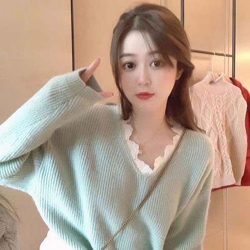프렌치 브이넥 소프트 블루 스웨터