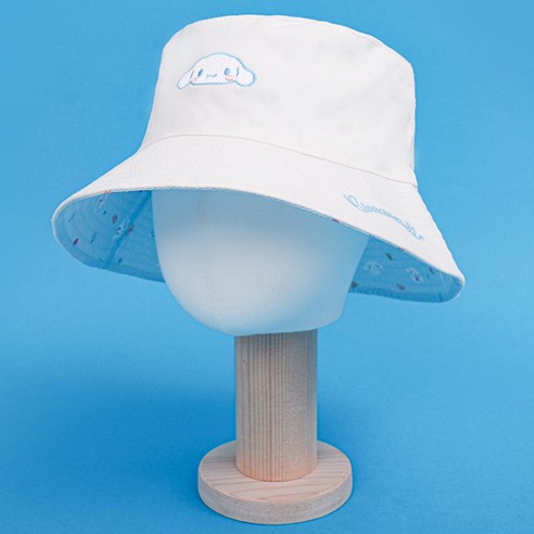 시나모롤의 사랑스러움과 실용성을 담은 리버시블 버킷햇