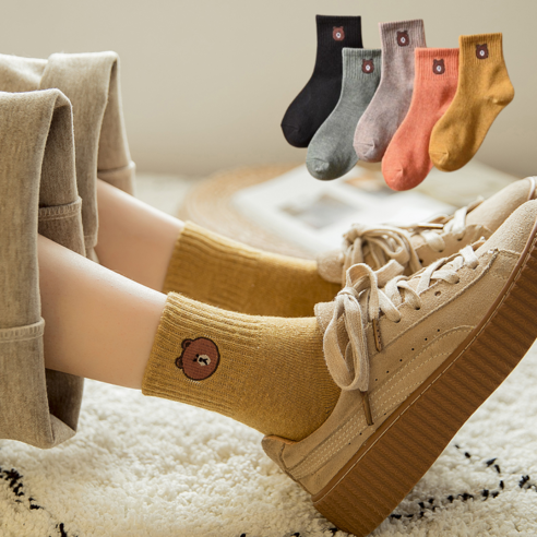 사랑스러운 발걸음을 완성하는 론조모니 곰돌이 자수 양말 세트