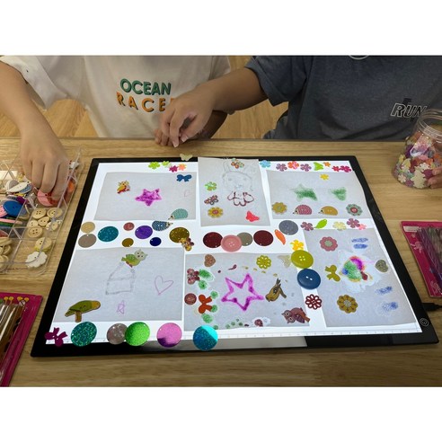 빛으로 펼쳐지는 무한한 상상력: 놀이훈련소 LED 라이트 테이블 리뷰 라이트테이블