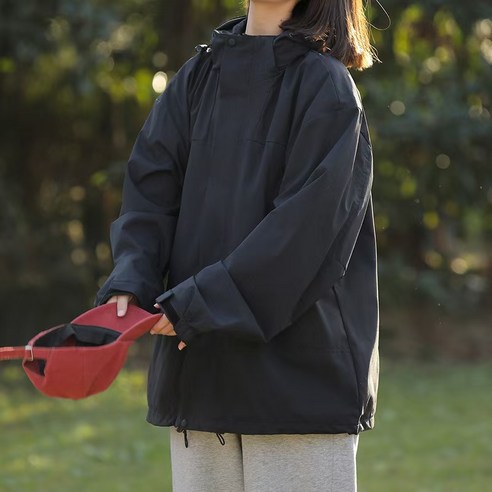 바람을 가르는 자유, YANGTA 바람막이 재킷과 함께!