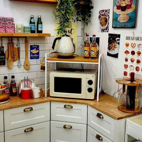 주방 공간을 극대화하고 스타일을 더하는 일상데코홈 전자레인지 선반