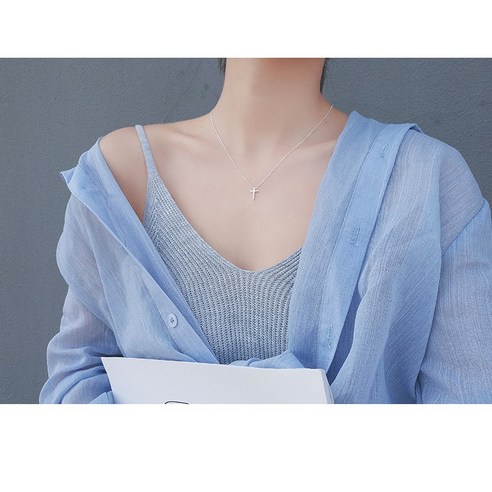 써지컬 스틸로 제작된 의미 있는 MOONT 여성 십자가 목걸이